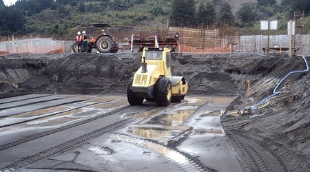 Faena de compactación en obra de gran extensión