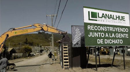 Letrero de Lanalhue en la reconstrucción de Dichato