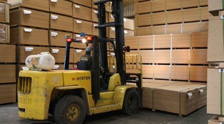 Grúa horquilla Hyster en bodega de producto terminado