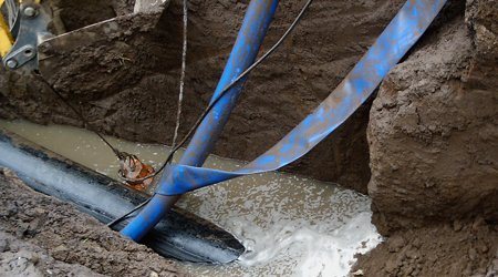 Instalación de matriz de agua potable en zanja